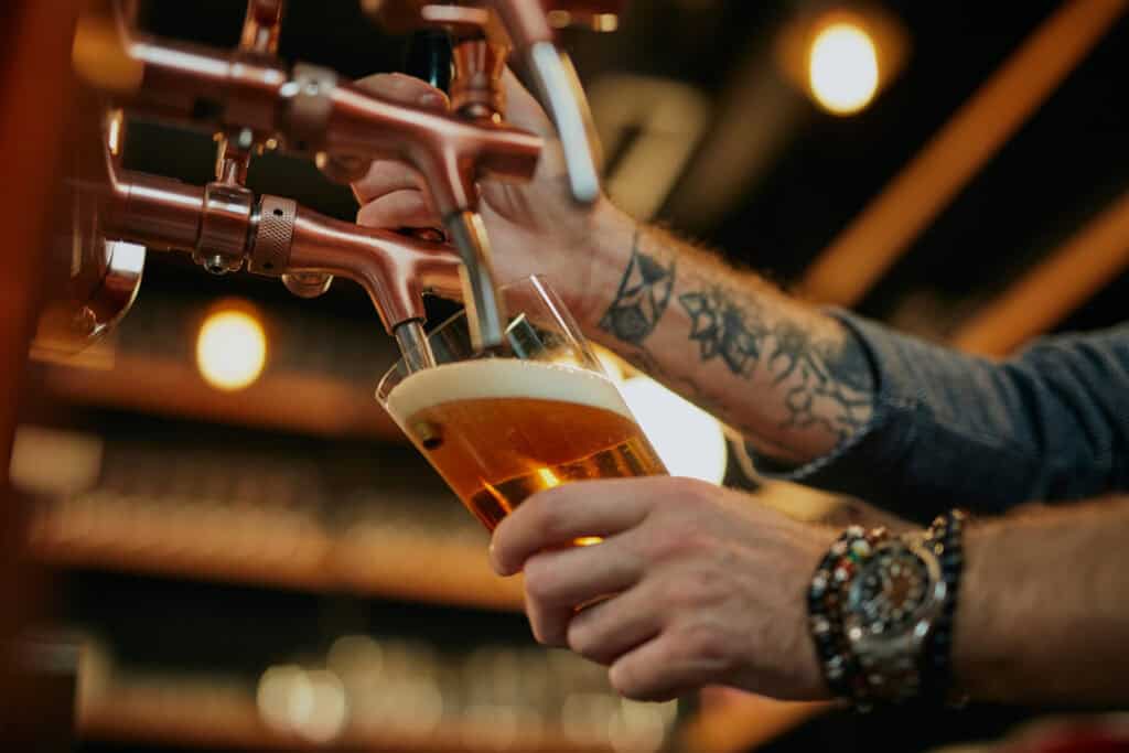 How To Pour Beer Without Foam – 6 Helpful Hints! 7 How To Pour Beer Without Foam